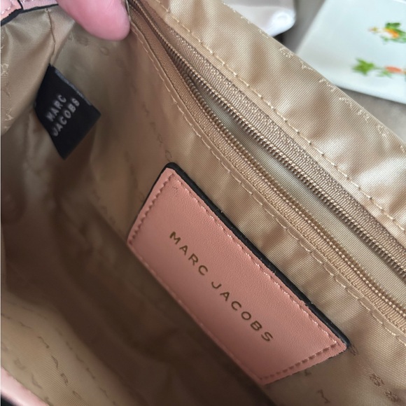 Marc Jacobs Pink Crossbody Bag with Gold Chain - Picture 4 of 10
